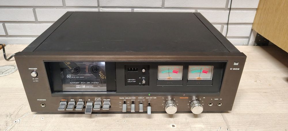Magnetofon deck DUAL C 809.