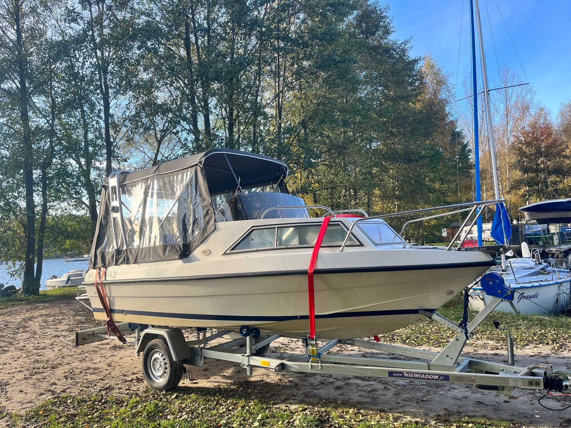 Jacht motorowy motorówka kabinowa Flipper 500