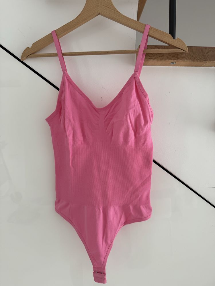 Modelujace, wyszczuplajace body, zapinane na haftki, rozm, M, 38