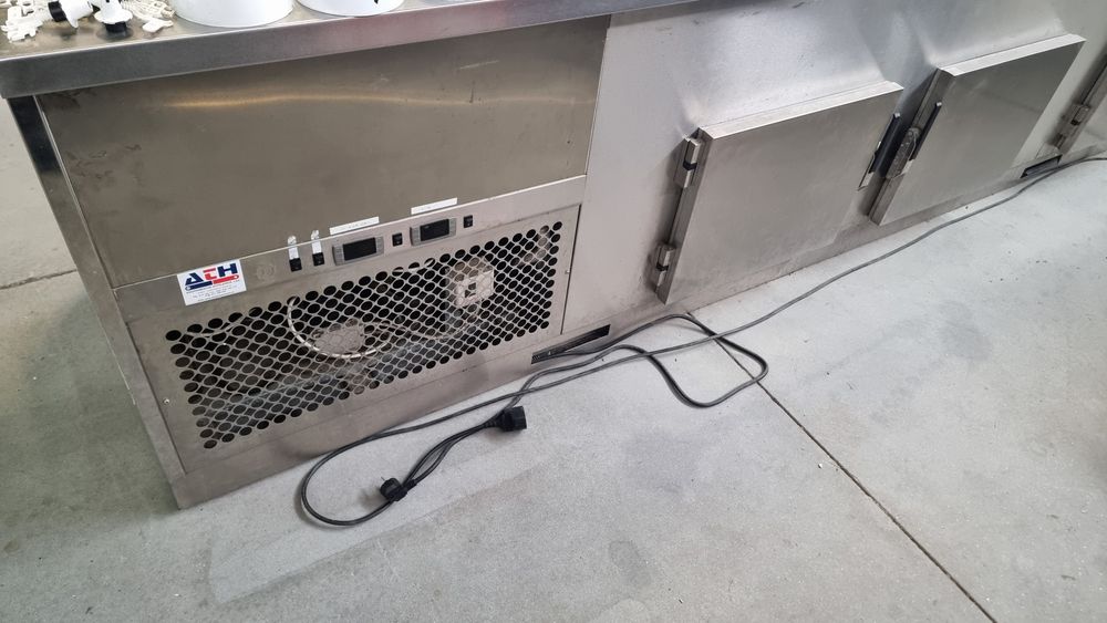 Vitrine em vidro de refrigeração 4,50M x 0,80M Como nova!