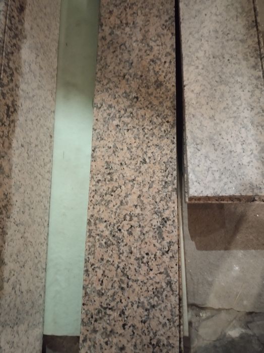 Granitowy parapet rosa porrino