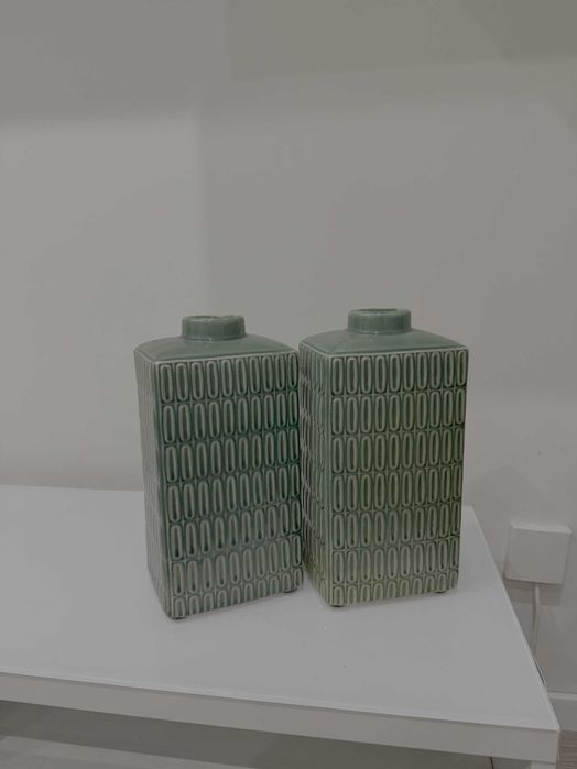 Conjunto de vasos decorativos em cerâmica