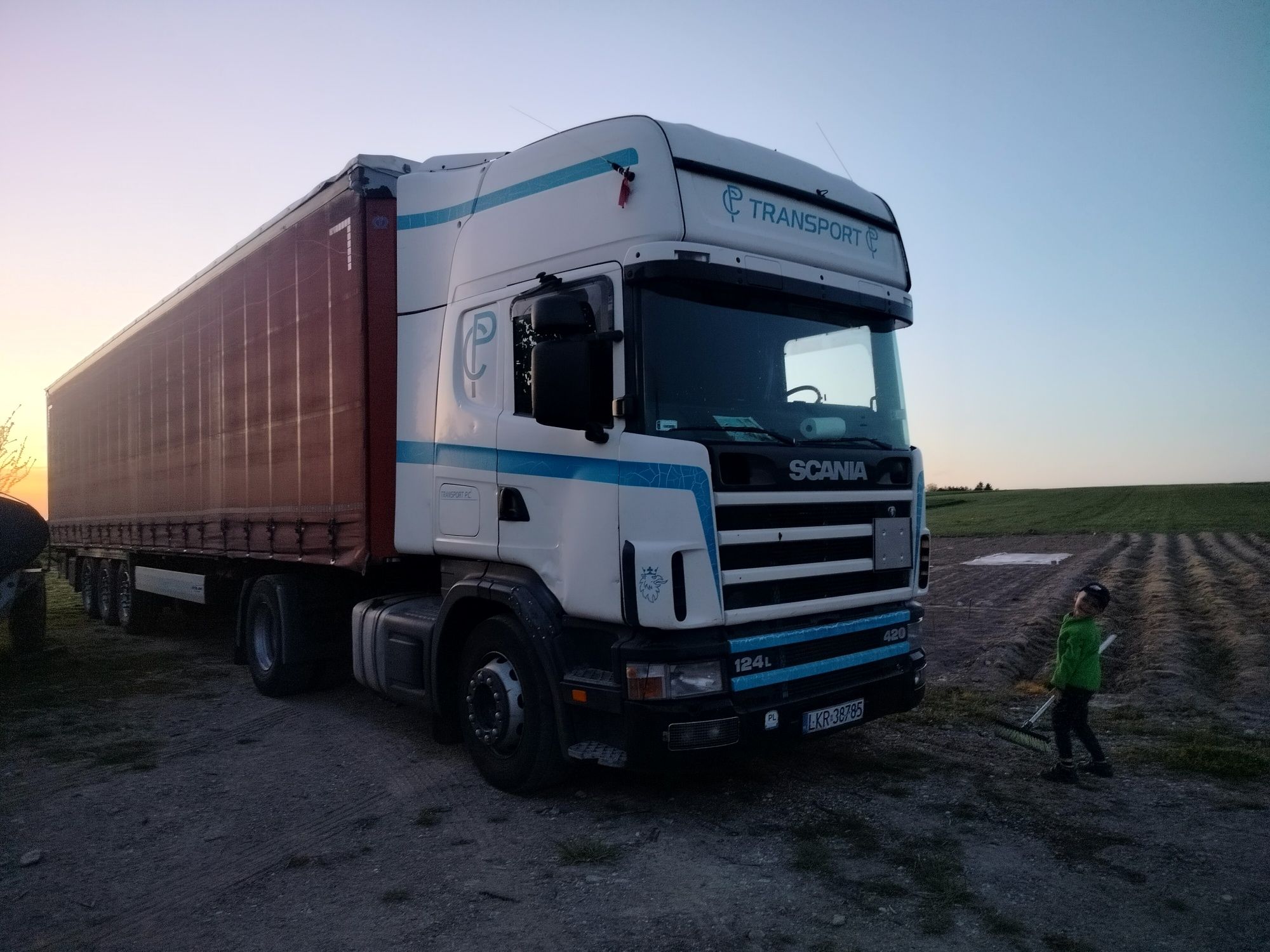 Scania 124L 420  w ciągłym ruchu krajowym