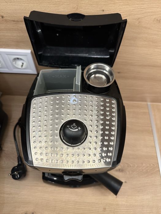 Кавоварка ріжкова delonghi