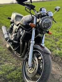 Honda CB 400 SF.