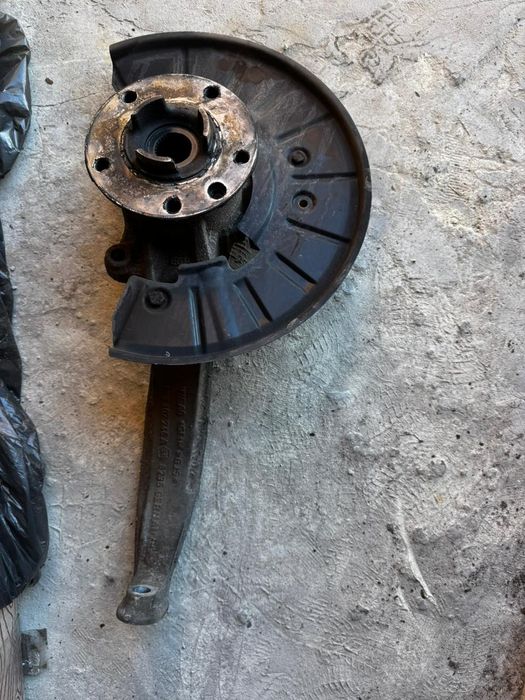 Правая передняя Цапфа Ауди Q74L