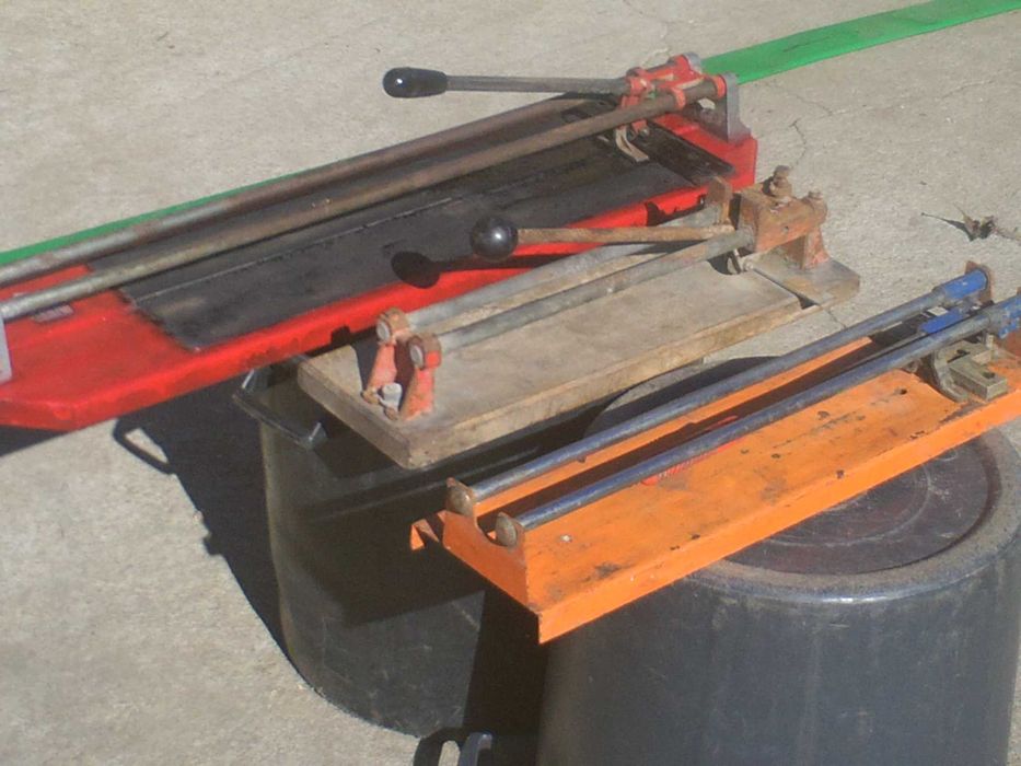 tres maquinas de cortar ceramica, grande\media \pequena