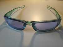 Óculos com armação e lentes azuis / verde-água