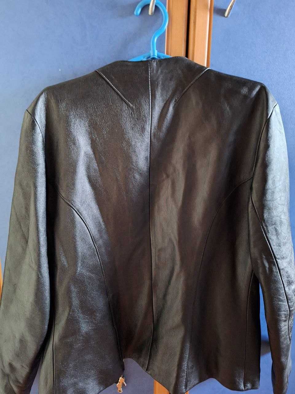 Чорна шкіряна куртка real leather