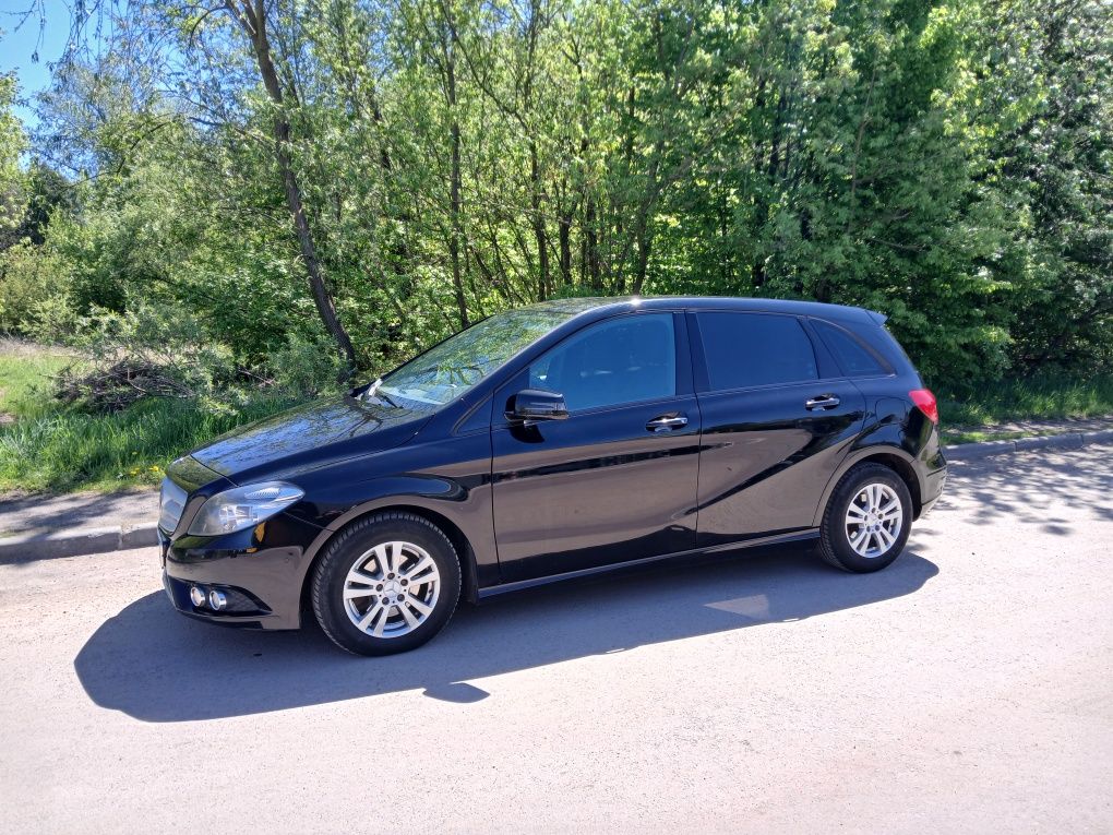 Мерседес-Автомат 2012р. B180 w246 Дизель..