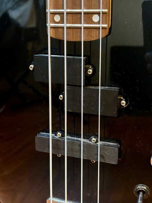 Gitara elektryczna basowa