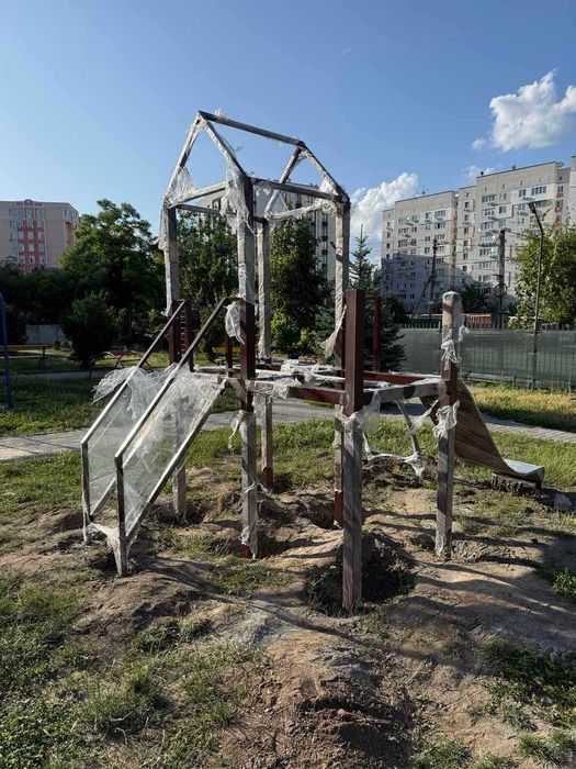 Дитячі гірки та ігрові комплекси під замовлення