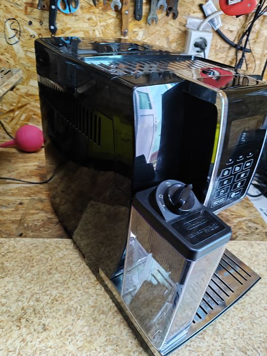 Кофемашина,кавомашина Delonghi Dinamica Капучино 2022 год