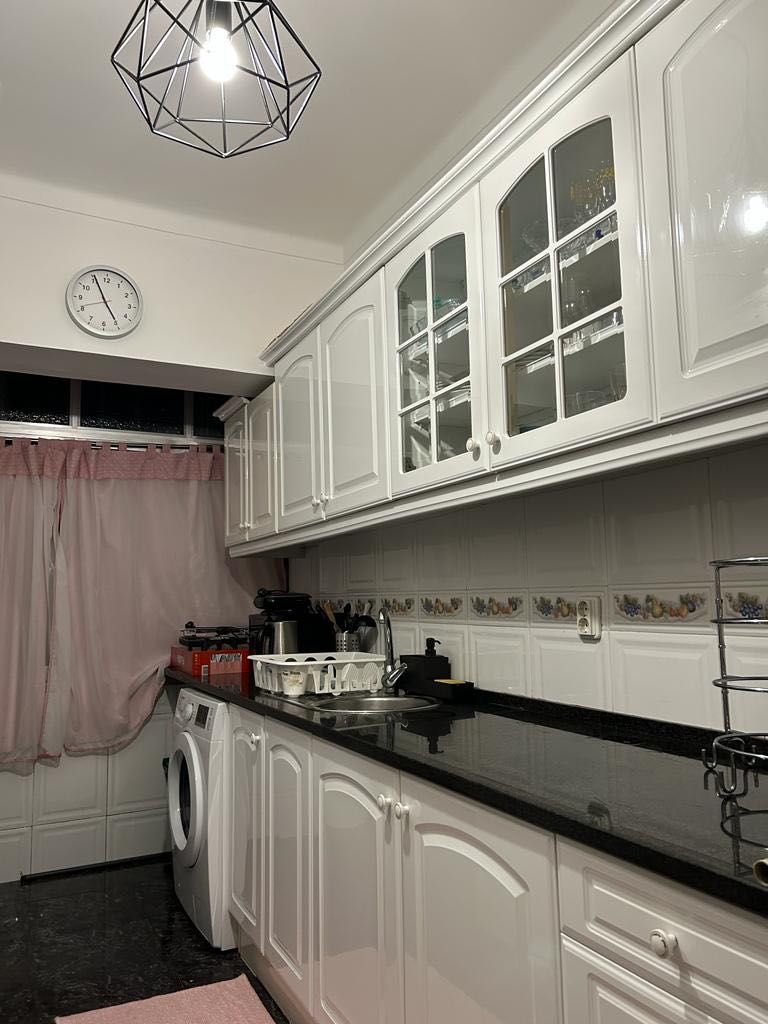 Quarto para senhora em algés