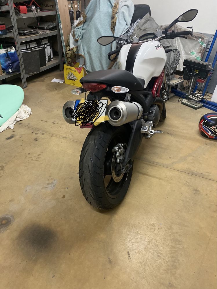 Ducati 696 monster