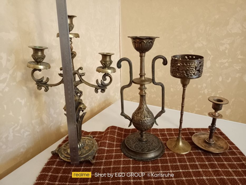 Подсвечники. Бронза. Китайский сервис . Фарфор.На случай блекаута.