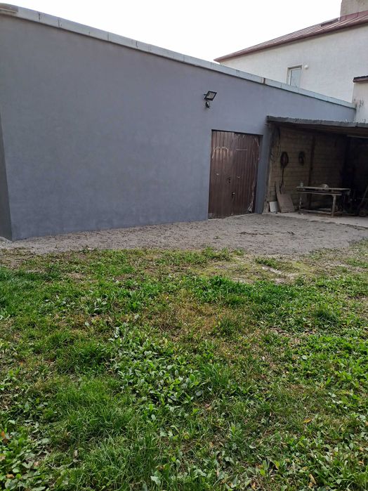 Hala-Magazyn i część działki