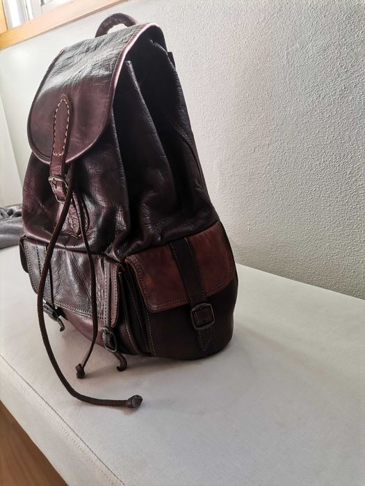 Mochila de pele verdadeira