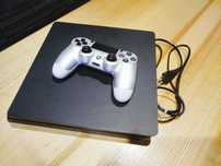 Продаю PS4 Slim у відмінному стані.