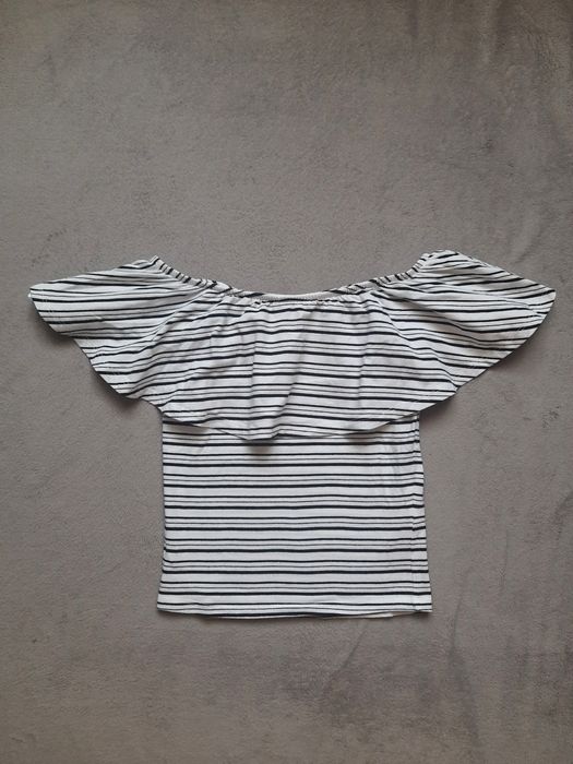 Top z opuszczonymi ramionami