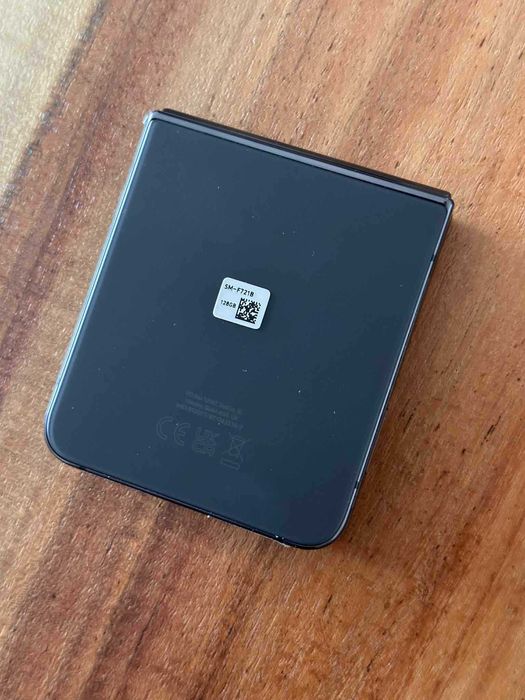 Samsung Galaxy Z Flip 4 - 128 GB (garantia + seguero)