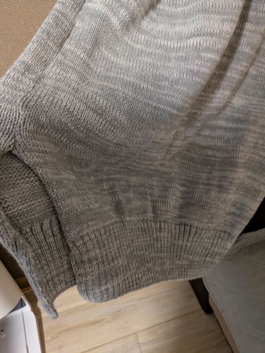 Тепла в'язана сукня сіра