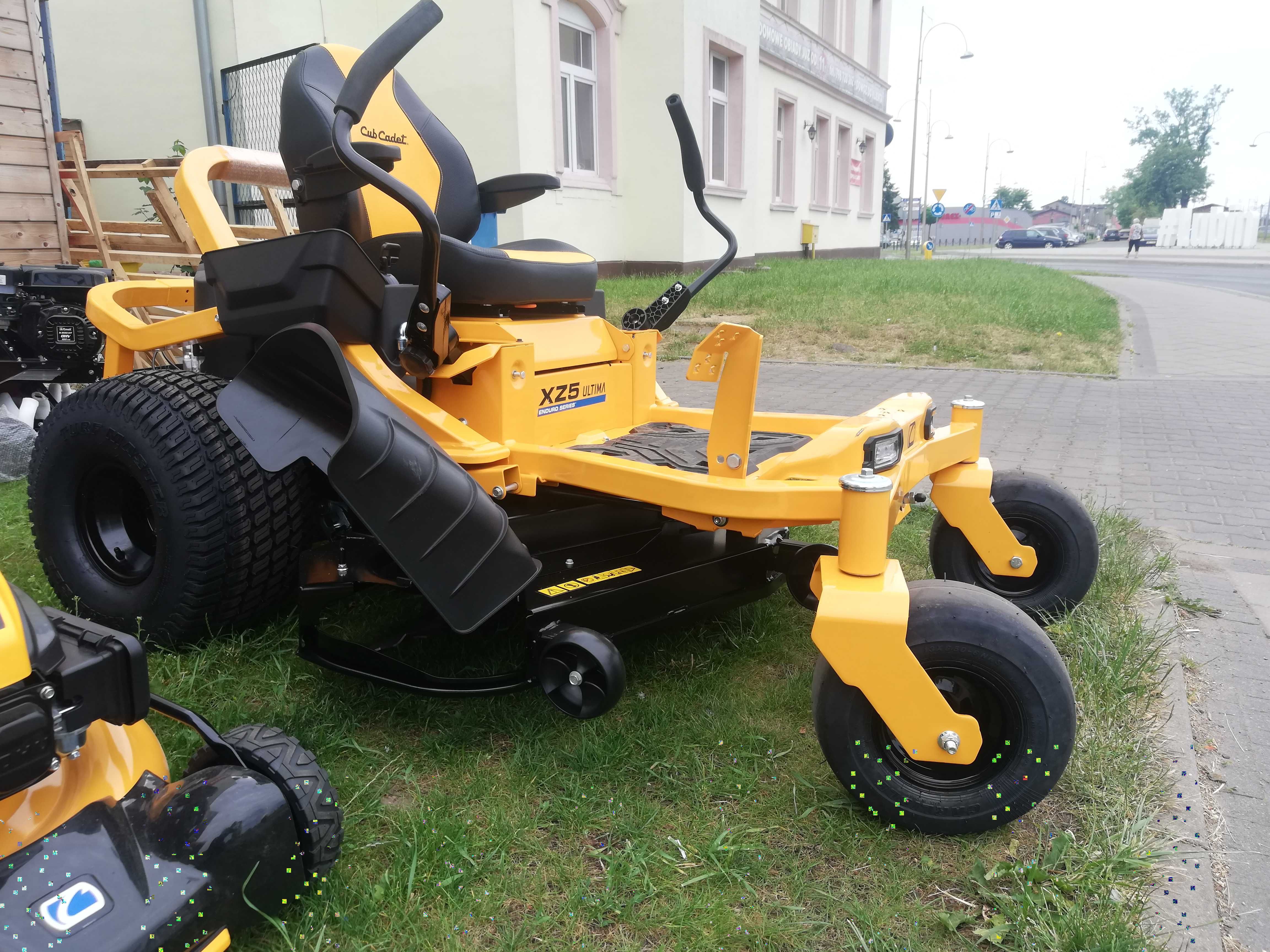 Traktorek, Zero-skręt, Cub Cadet Zero Turn Ultima XZ5 L137