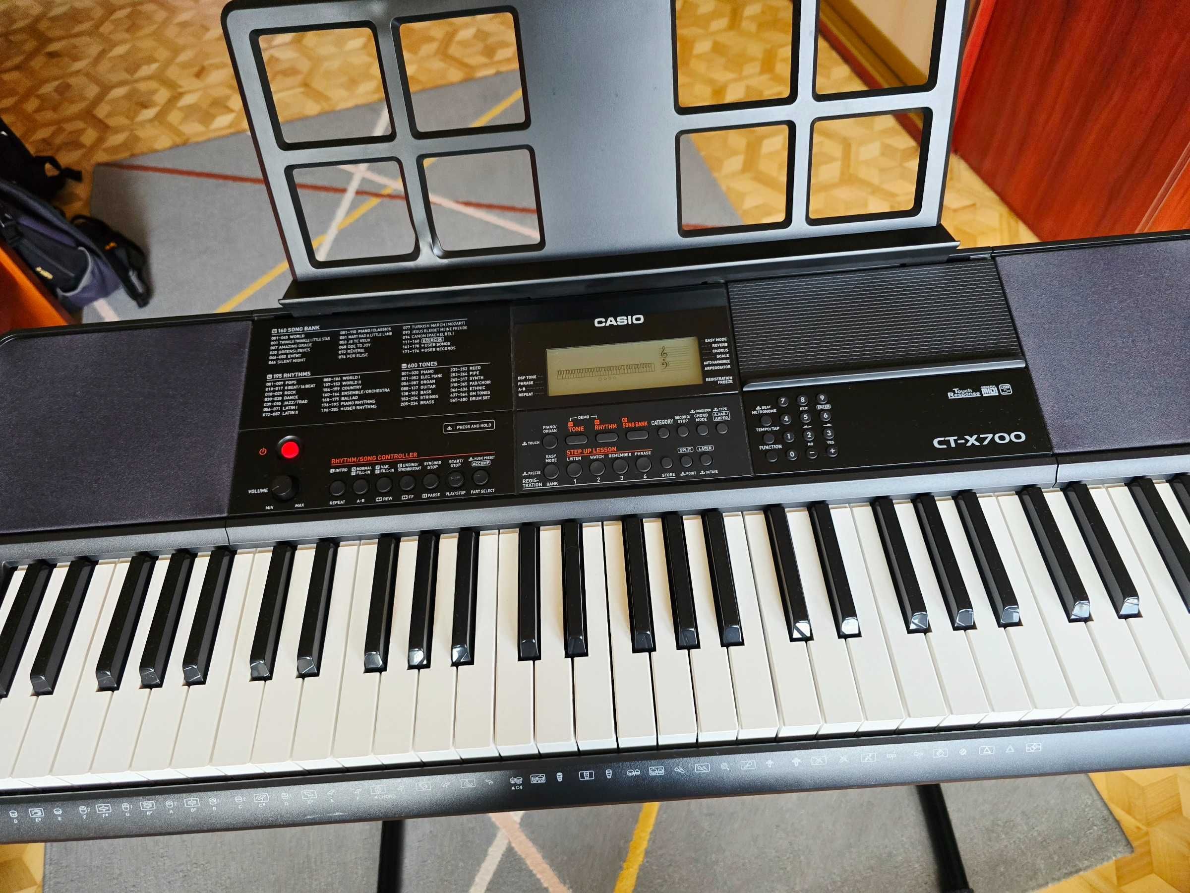 Keyboard Casio CT-X700 + stojak