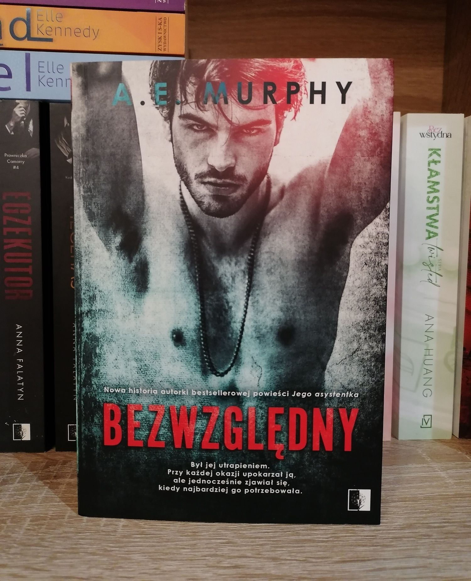 "Bezwzględny" od A. E. Murphy