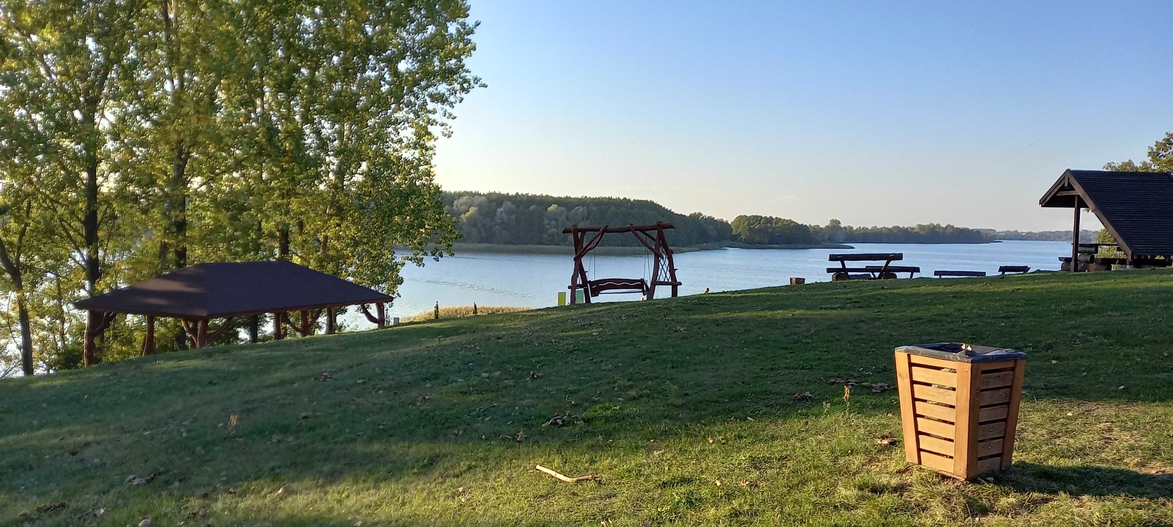 Domek wypoczynkowy nad jeziorem (ok. 300m od plaży)