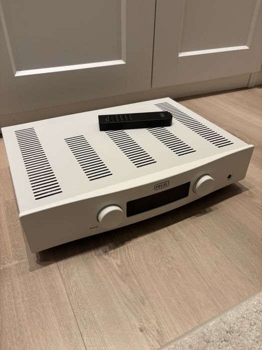 Hegel Rost wzmacniacz + pilot