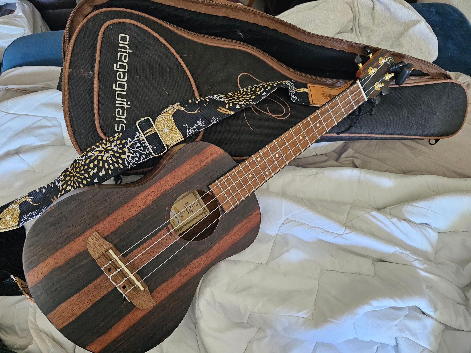 Ukulele Ortega RUEB-TE jak nowe