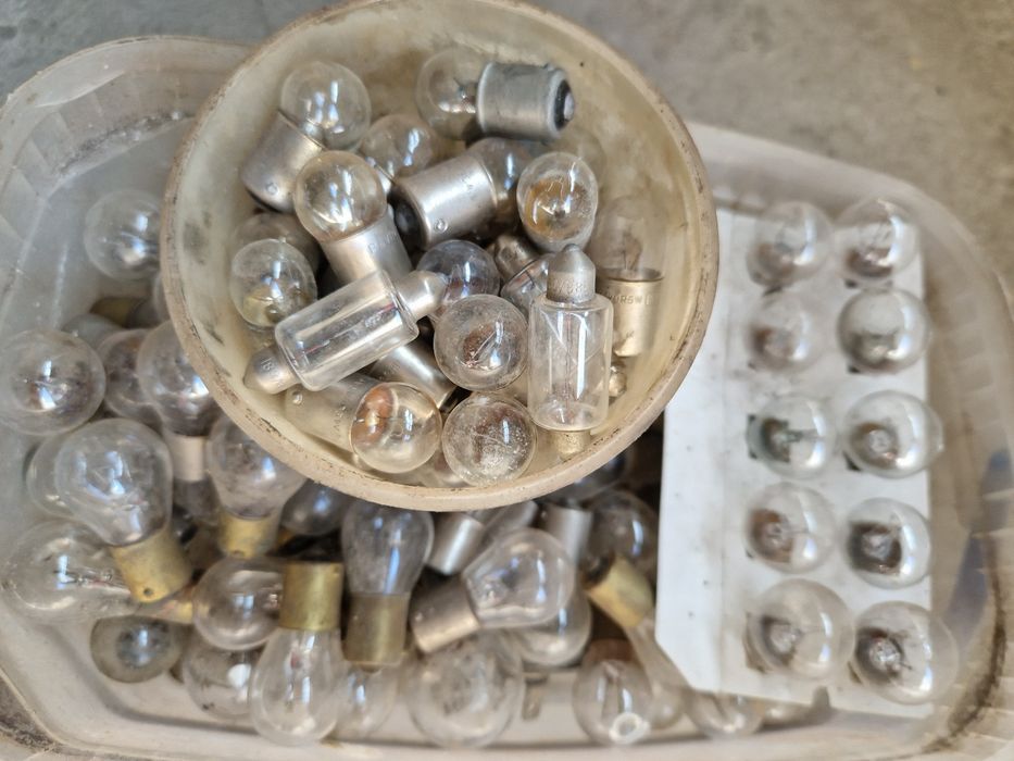 Żarówki różnego rodzaju