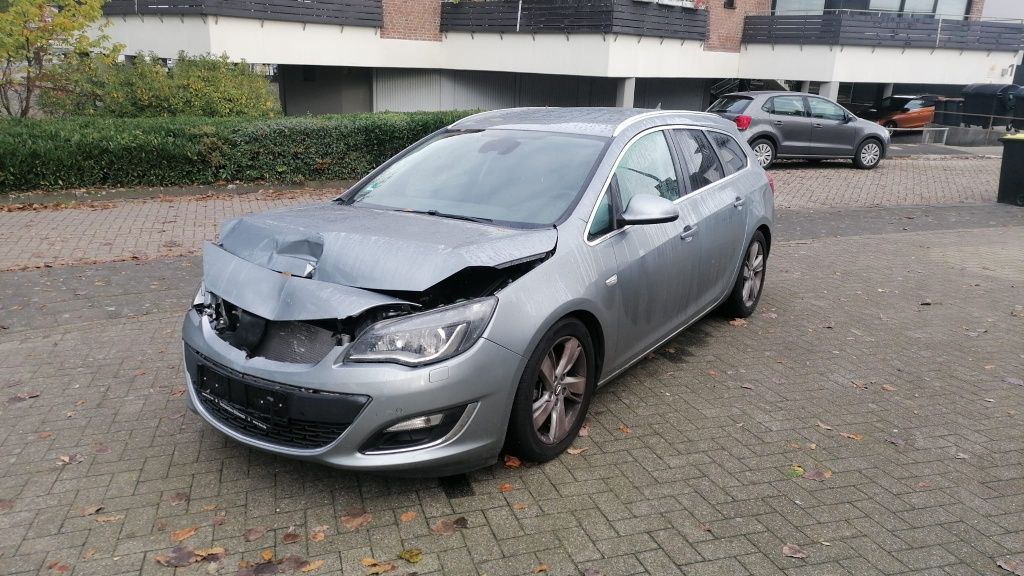 Opel Astra J Lift 2.0 CDTI 165 km Uszkodzona Fulll Niemcy