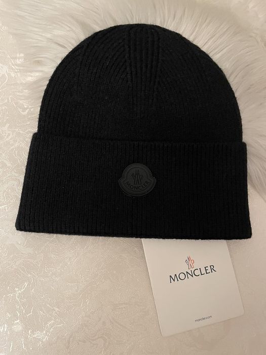Шапка жіноча Moncler