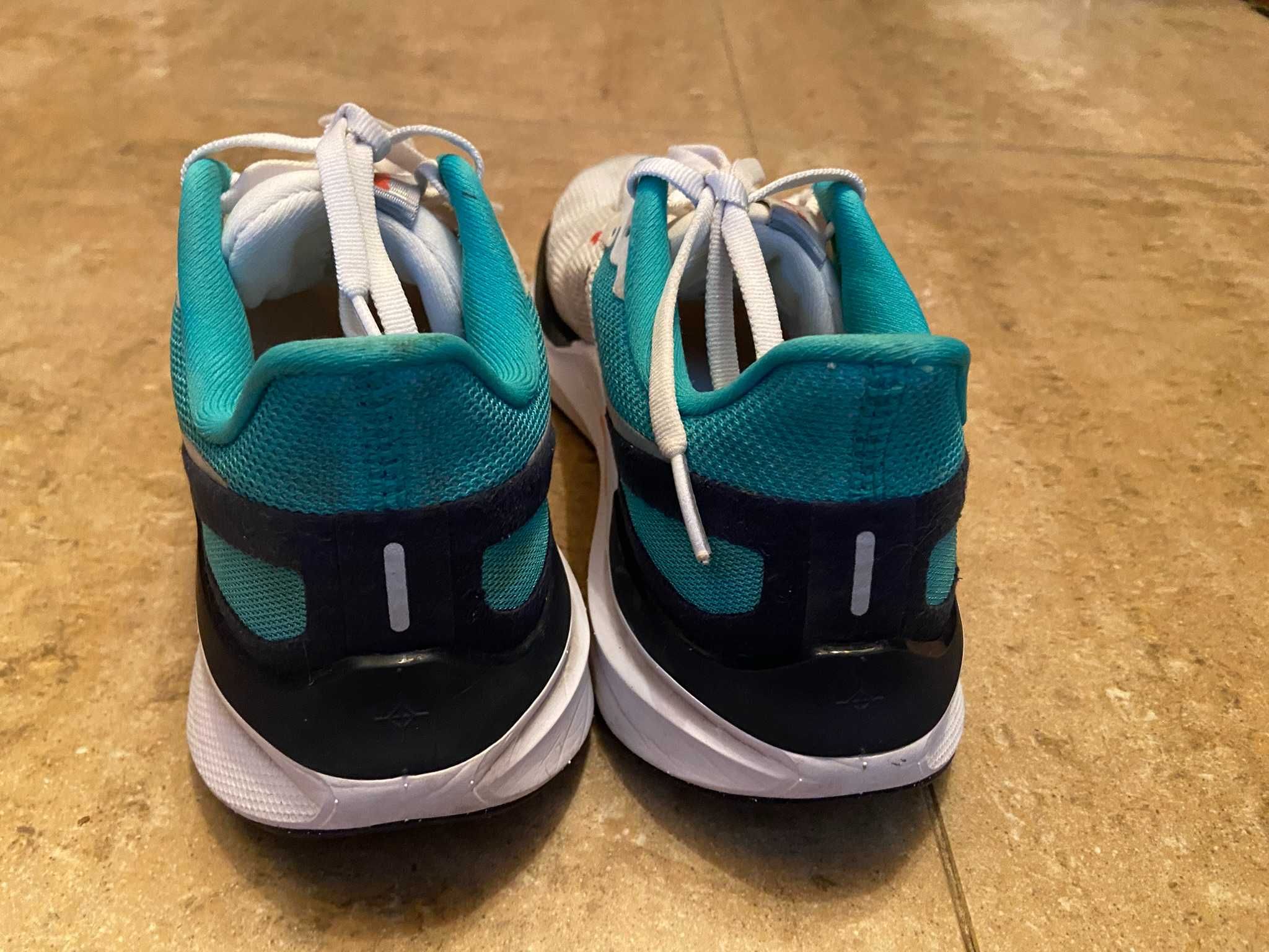 Damskie buty do biegania Nike Structure 25 r. 38