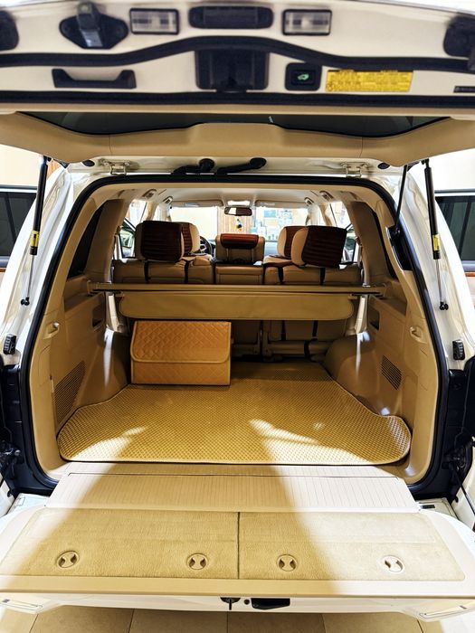 Toyota Land Cruiser 200 • 2013 • 4.5 V8 Diesel • 70th Anniversary