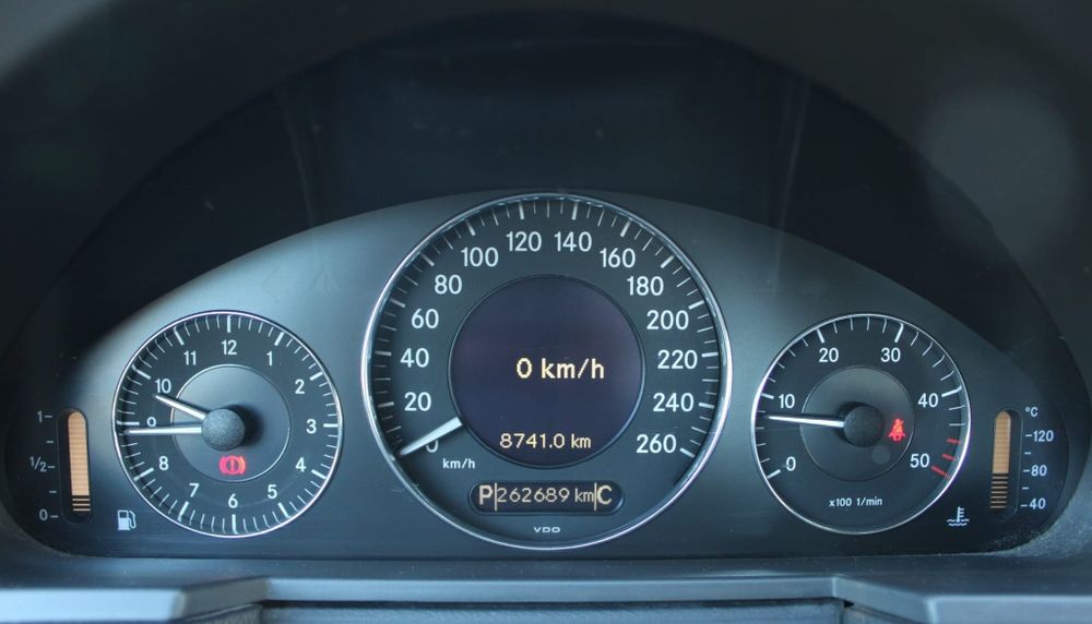 Mercedes-Benz E220 CDI ELEGANCE W211