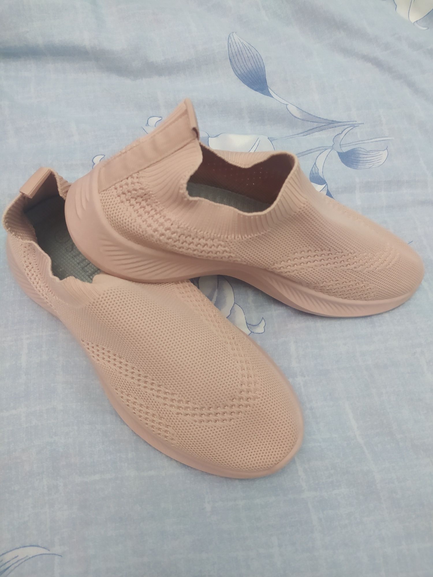 Женские кроссовки (слипоны, мокасины)