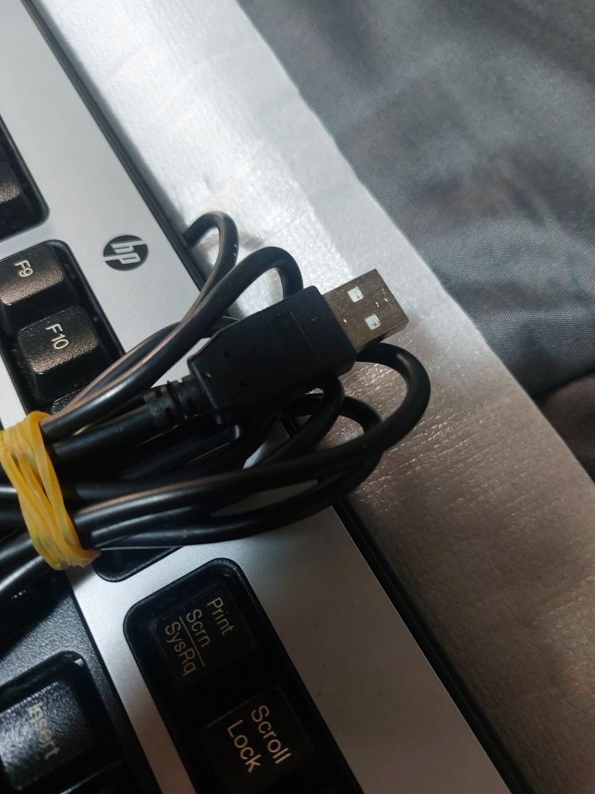 Dois teclados HP