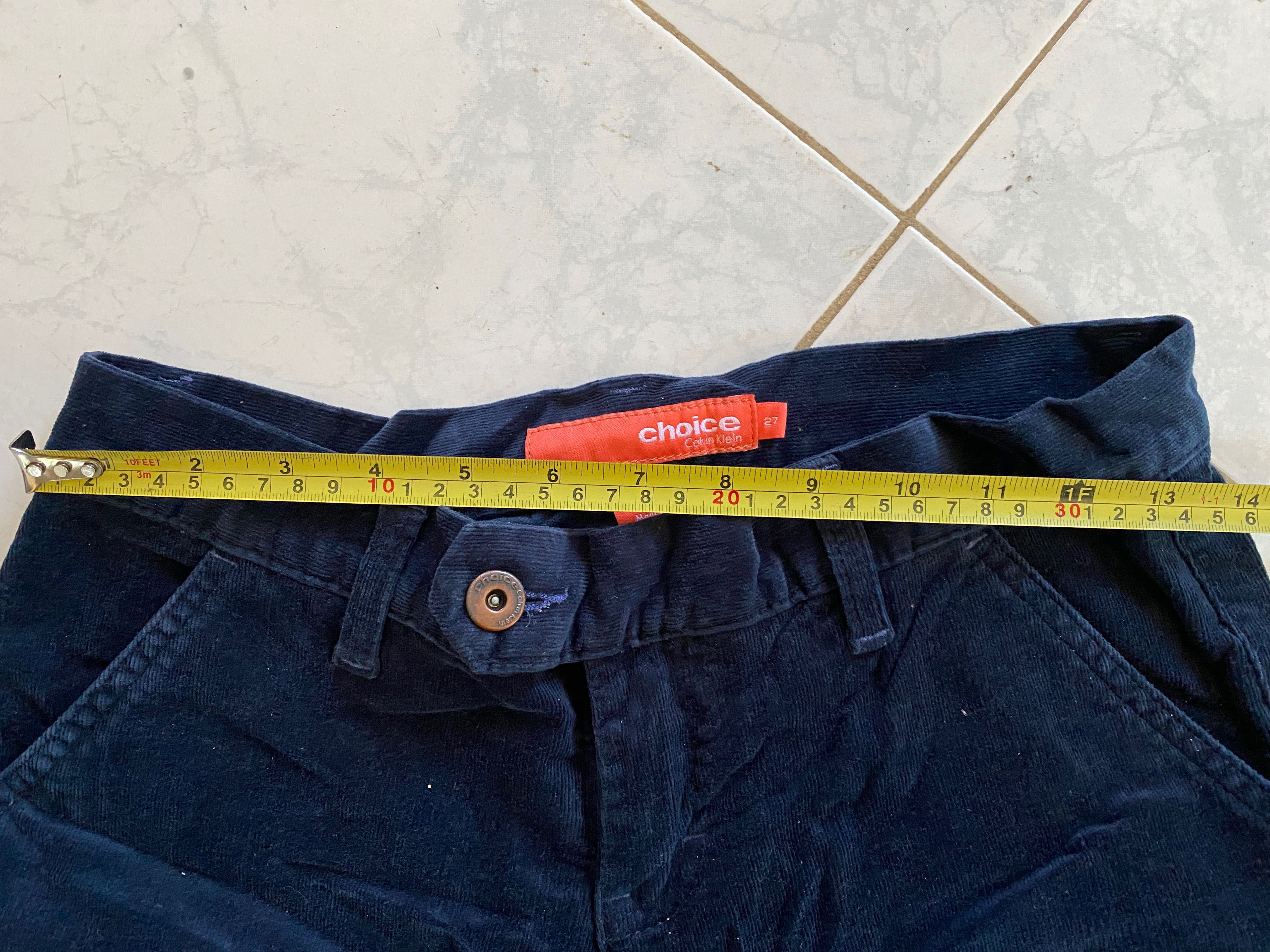 Calças femininas de bombazina modelo flare — Calvin Klein, tamanho 27