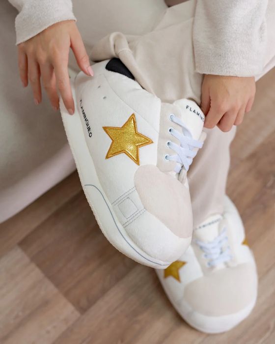 Pantufas Flamingueo Hollywood com Estrelas Douradas