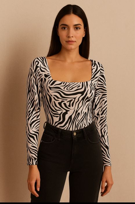 Жіноче боді в анімалістичний принт