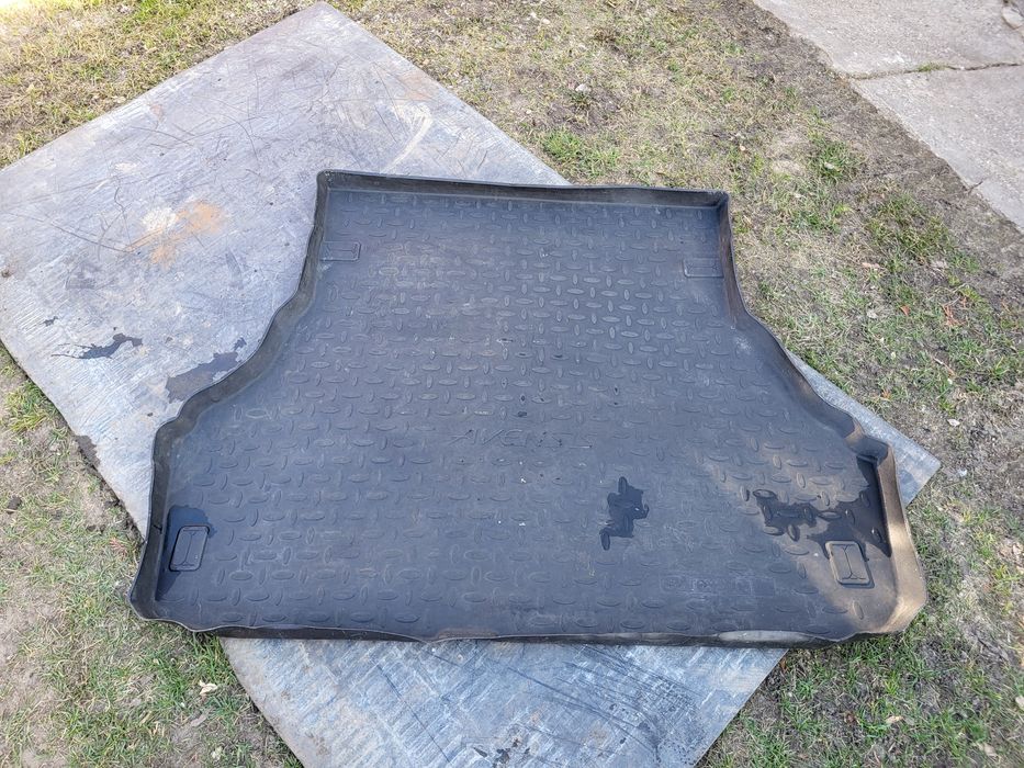 Mata bagażnikowi Toyota Awnesis , mata gumowa osłaniająca do bagażnika