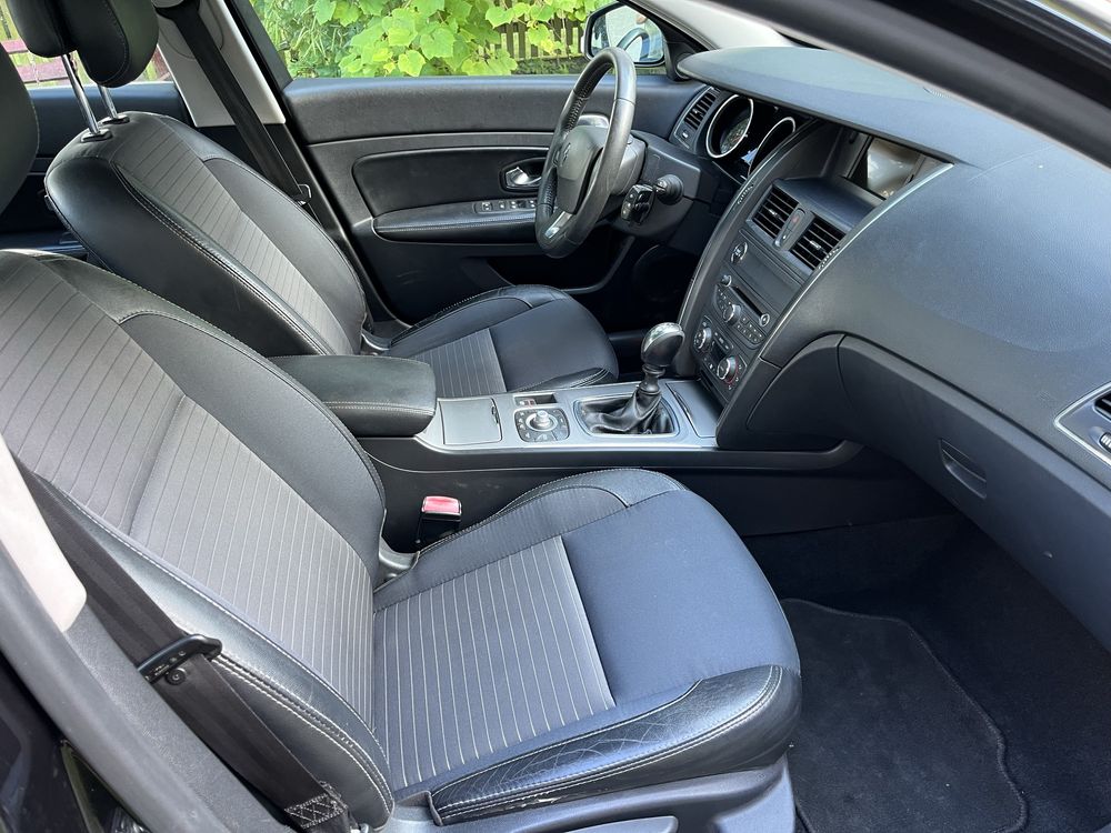 Renault Latitude/2.0/Bogate wyposażenie/Klimatronik/Pół-skóra !!!
