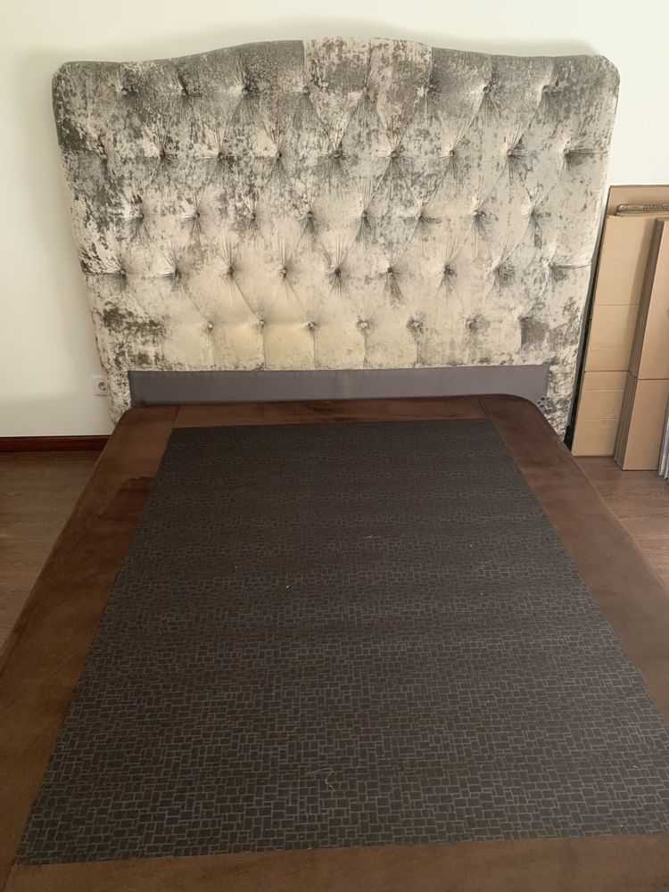 Cama de Casal em Veludo
