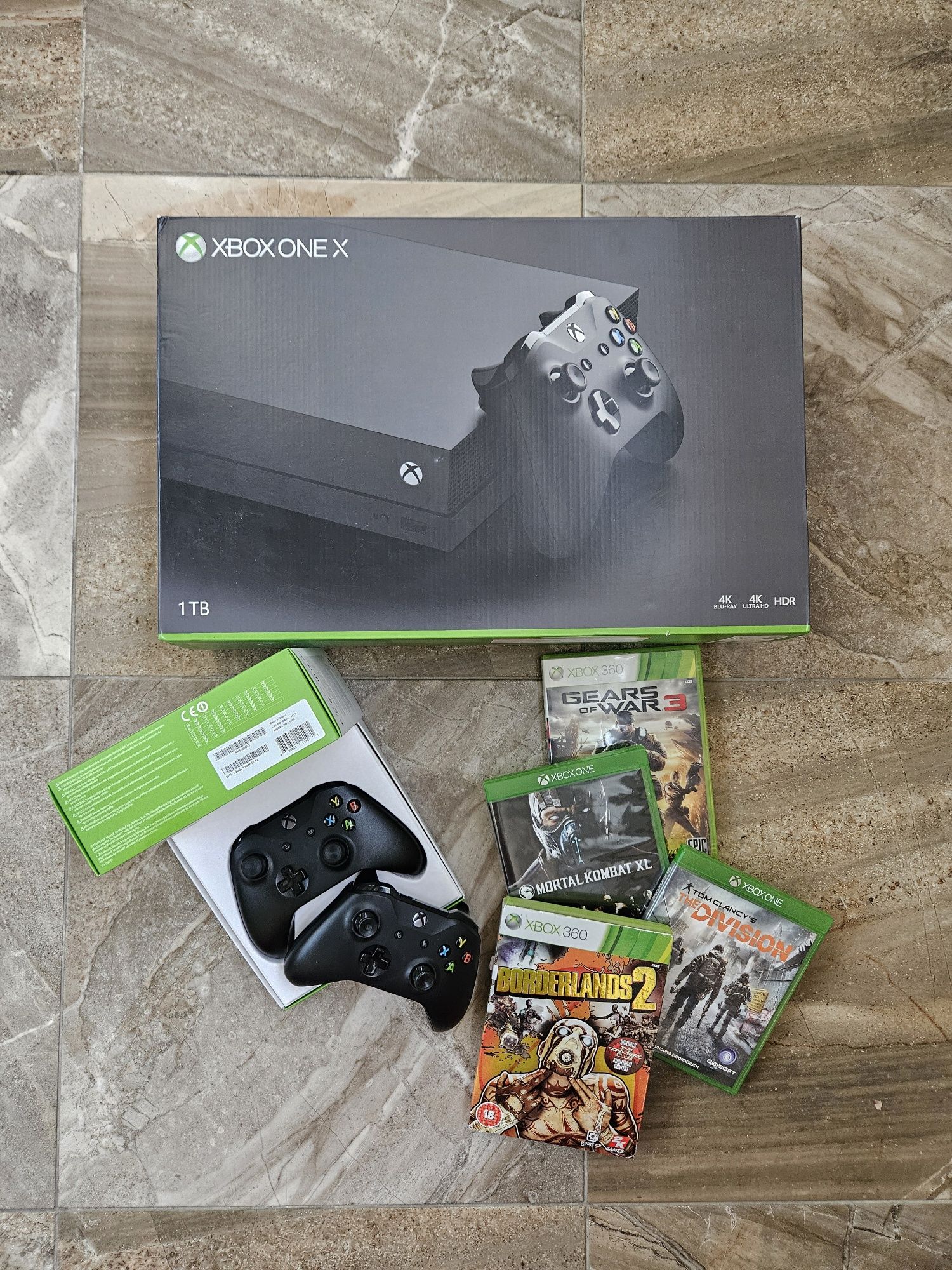 Ігрова консоль Xbox one x 1Tb, 2 геймпади