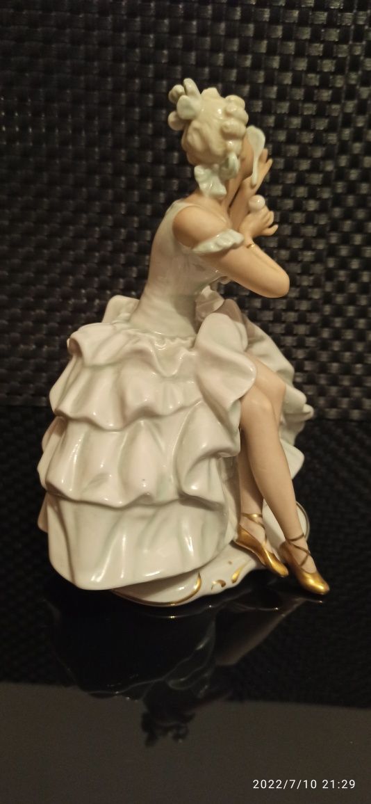 Porcelana Schaubach-Kunst Figurka Damy z lusterkiem