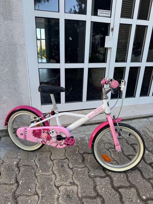 Bicicleta de criança como nova