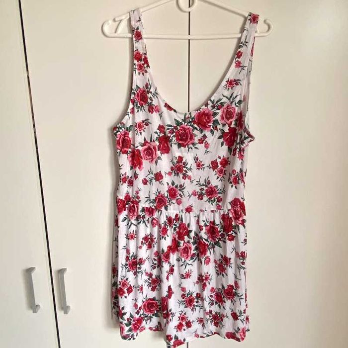 Nowy kombinezon krótki rozmiar M przewiewny biały w róże nowy z metką